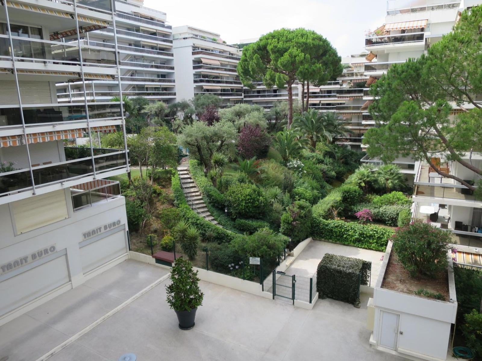 Apartment Ara 40m2 Classe Immense Terrasse 35 M2 Piscine Juan Parking Antibes
